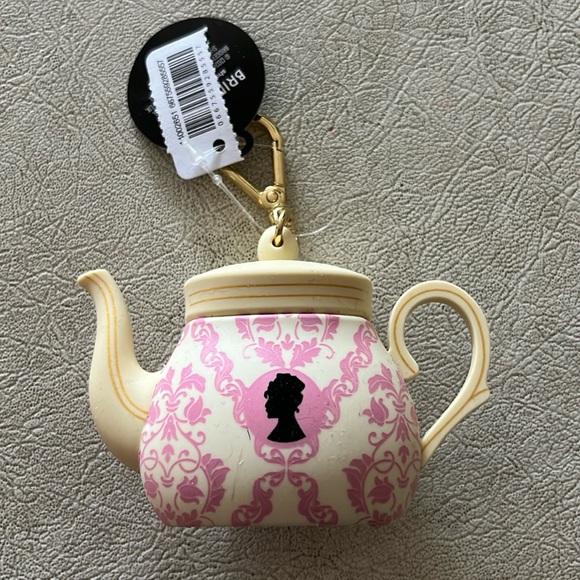 Bath & Body Works Accessories - Bath and body works Bridgerton tea cup pocketbac holder NWT